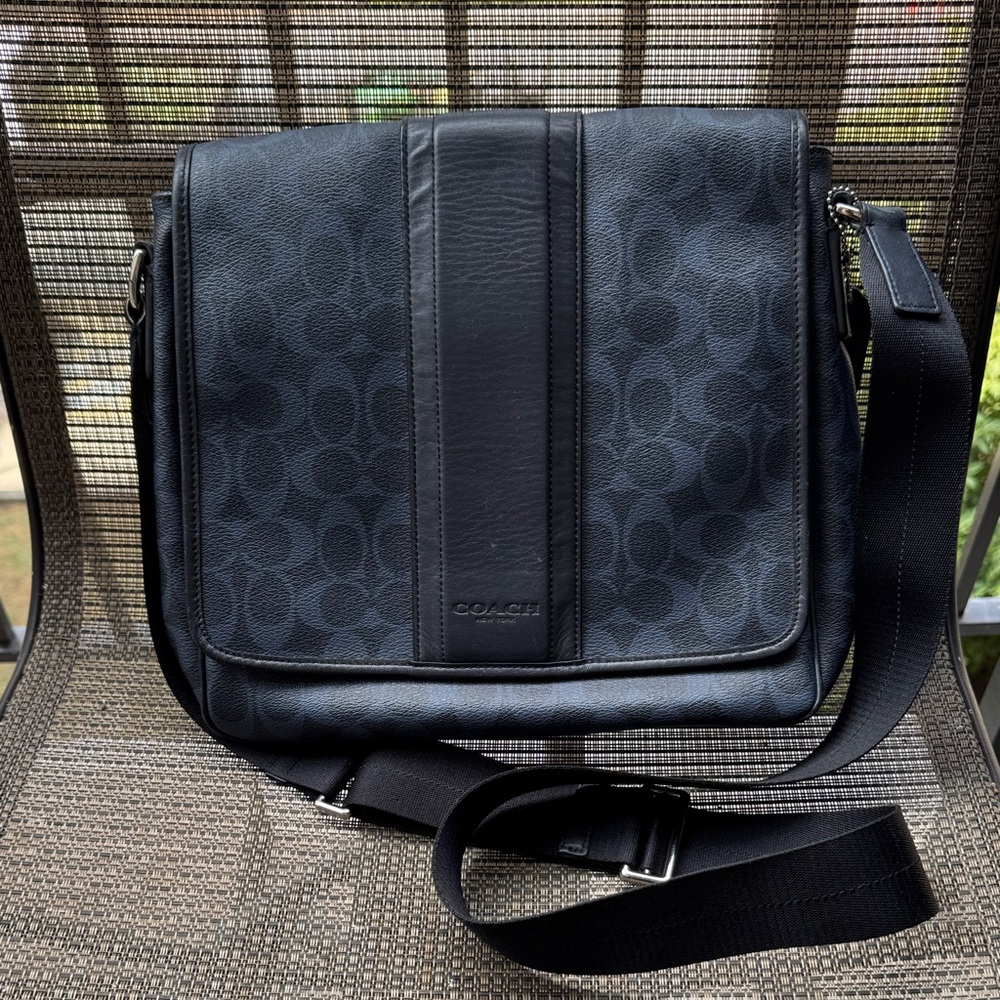Men’s or women’s Coach Messengers bag